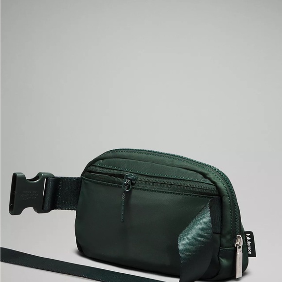 Lululemon Everywhere Belt Bag 1L- Legacy Green - Picture 4 of 6
